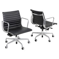 2016 Herman Miller Eames Aluminum Group Management Desk Chair w/ Pneumatic Bases (chaise de bureau en aluminium pour la gestion de groupe)