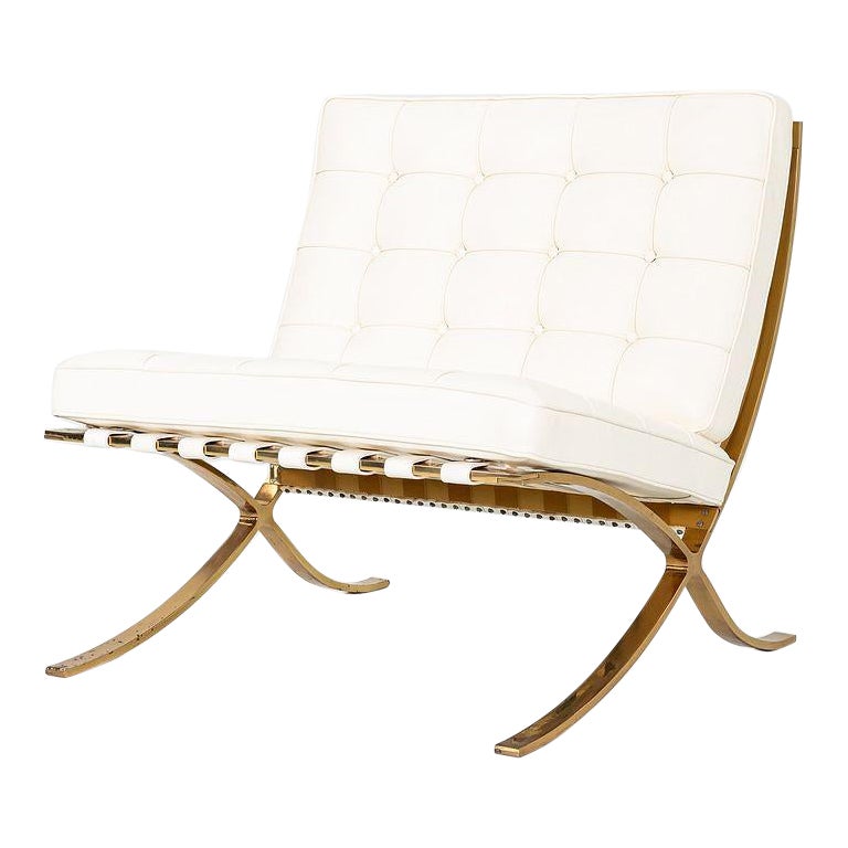 Mies Van der Rohe + Gratz Barcelona Chair en cuir avec structure plaquée or en vente