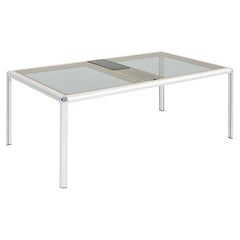 C. 1970 Table basse en aluminium, Beeche et verre fumé avec détails en ardoise