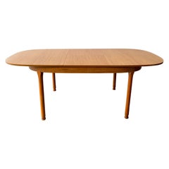 Großer Mid-Century-Esstisch von Schreiber Furniture