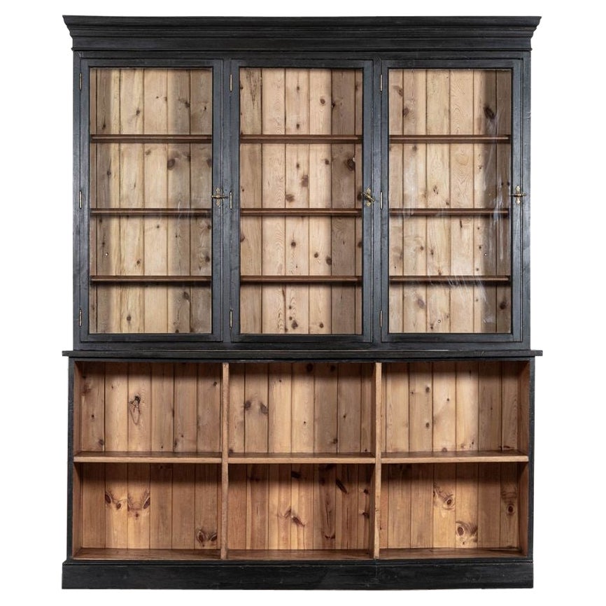 Grande commode-bibliothèque anglaise du 19ème siècle en bois de fruitier ébonisé et en pin glacé