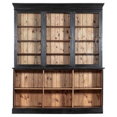 Grande commode-bibliothèque anglaise du 19ème siècle en bois de fruitier ébonisé et en pin glacé