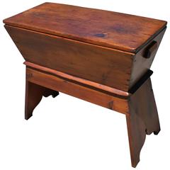 Pennsylvania 19th Century Pine Dough Tray on Feet 8