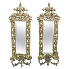 Coppia di scensori a specchio a due bracci in bronzo francese con urna centrale e delfino C.C. 1820