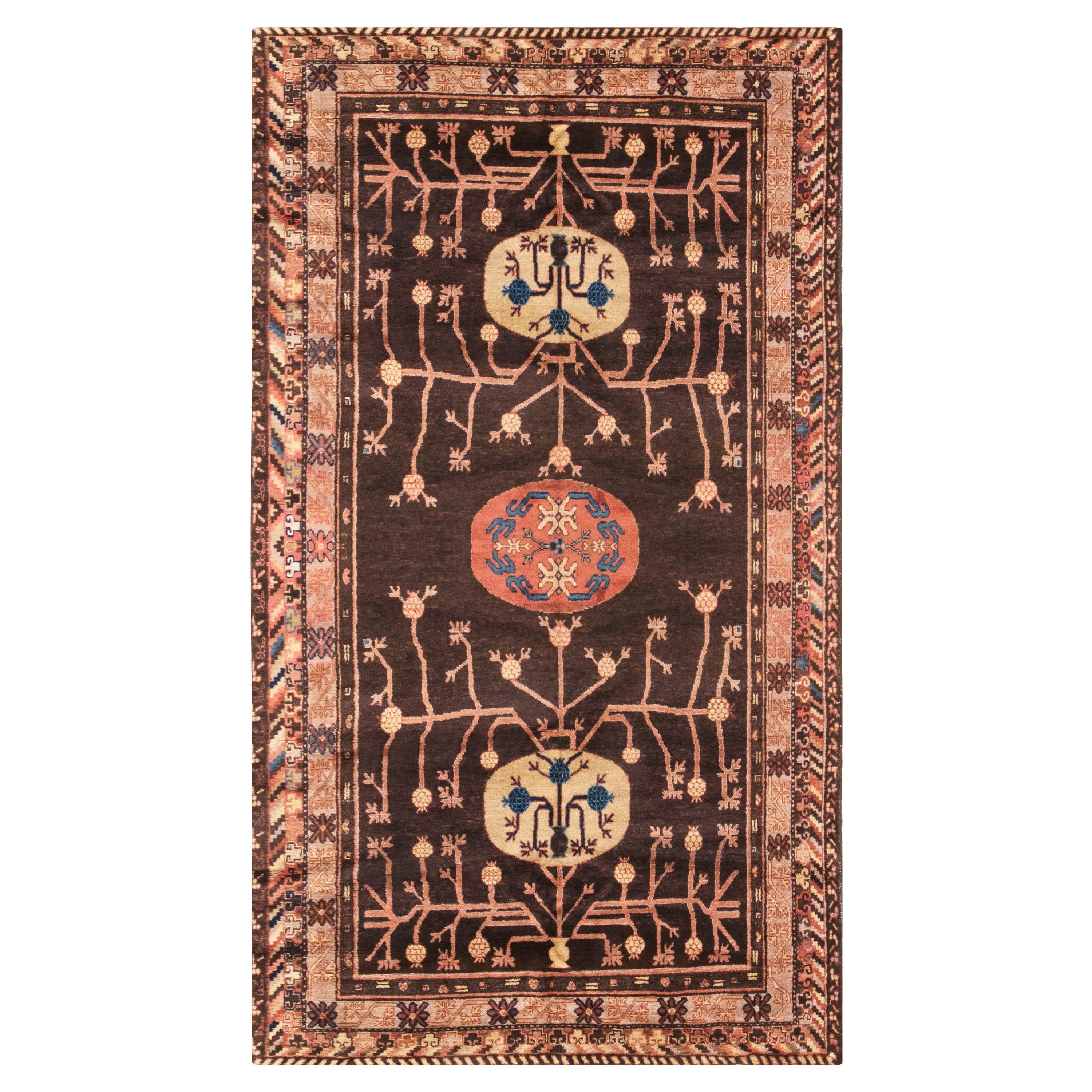 Doris Leslie Blau Vintage Samarkand Brown Tapis de laine fait main en vente