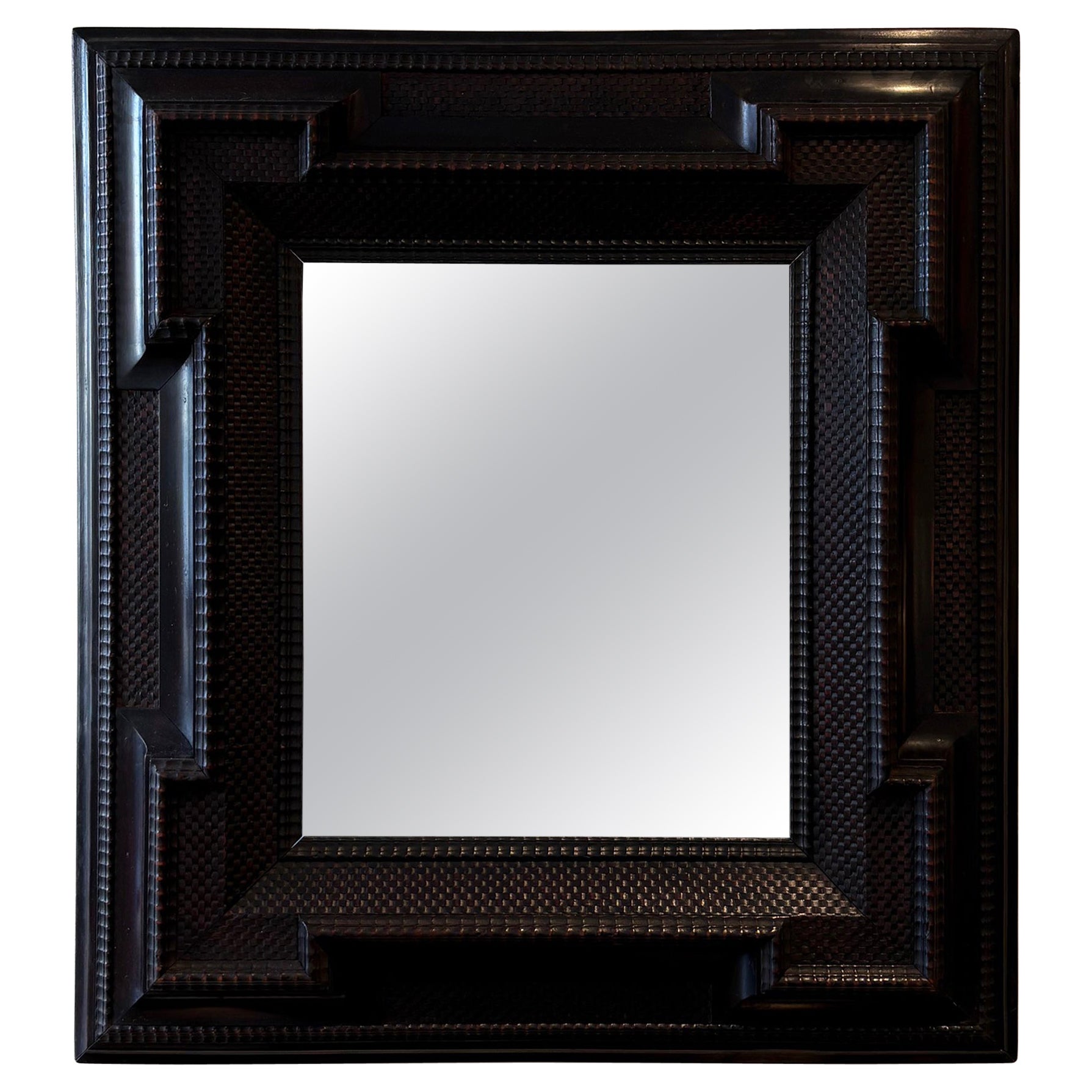 Miroir à cadre ondulé de style flamand en vente