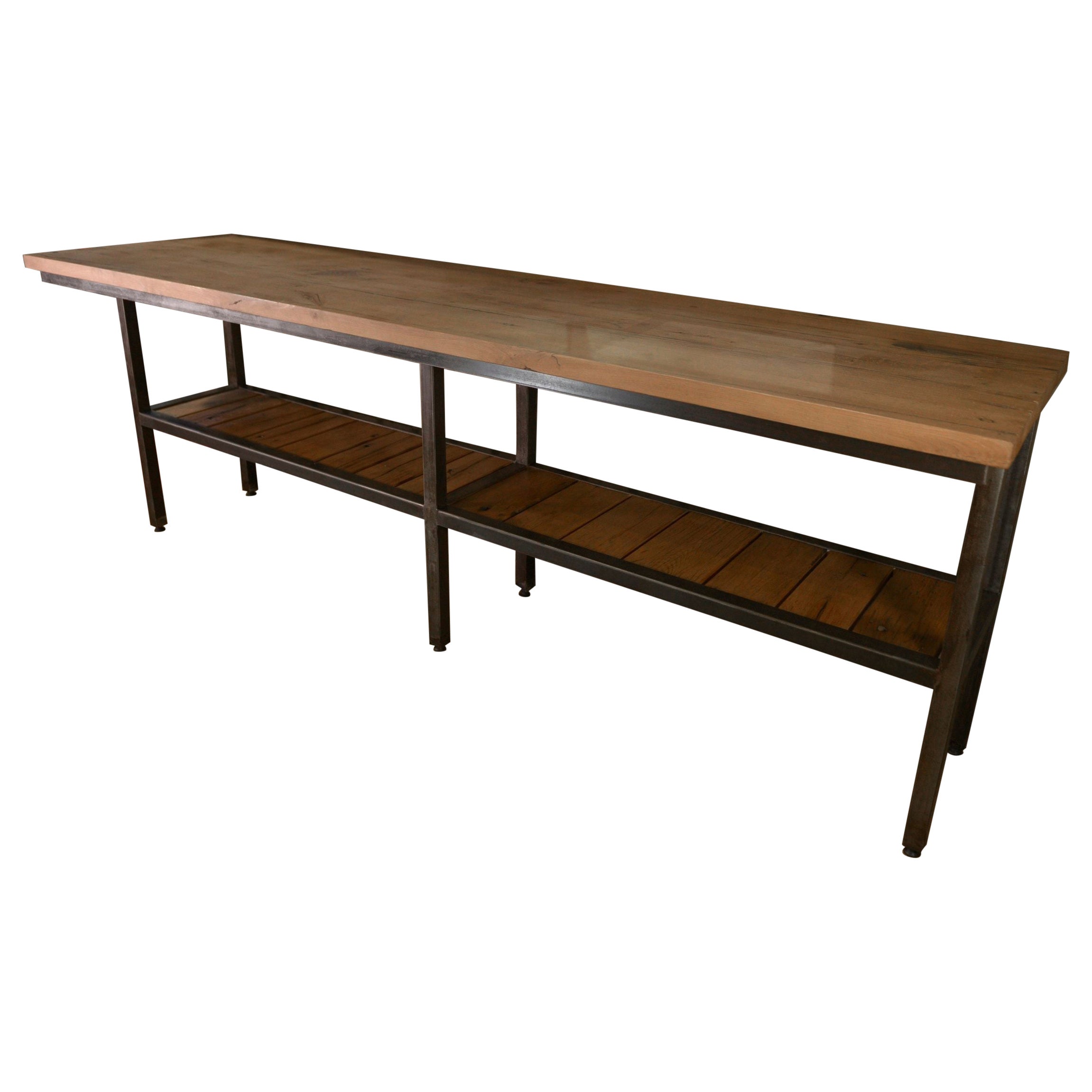 Grande Console industrielle en métal, 2 plateaux en chêne massif im Angebot