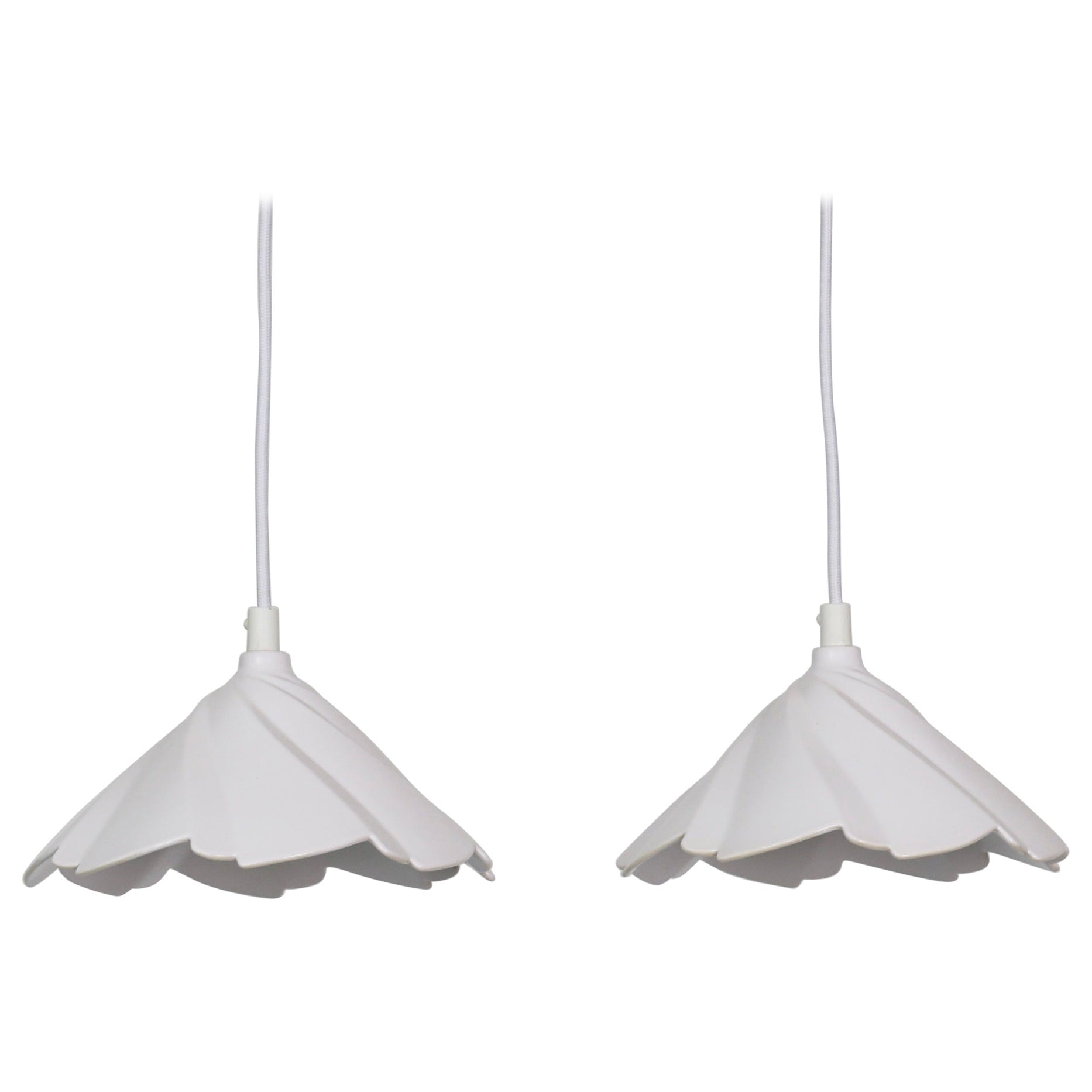 Lampes suspendues en porcelaine festonnée par Søholm, Danemark en vente