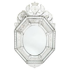 Specchio veneziano ottagonale di metà secolo, inciso e smussato a catena