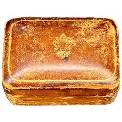 Piccola scatola per anelli in pelle di metà secolo Florentine con decorazione Fleur-de-Lis