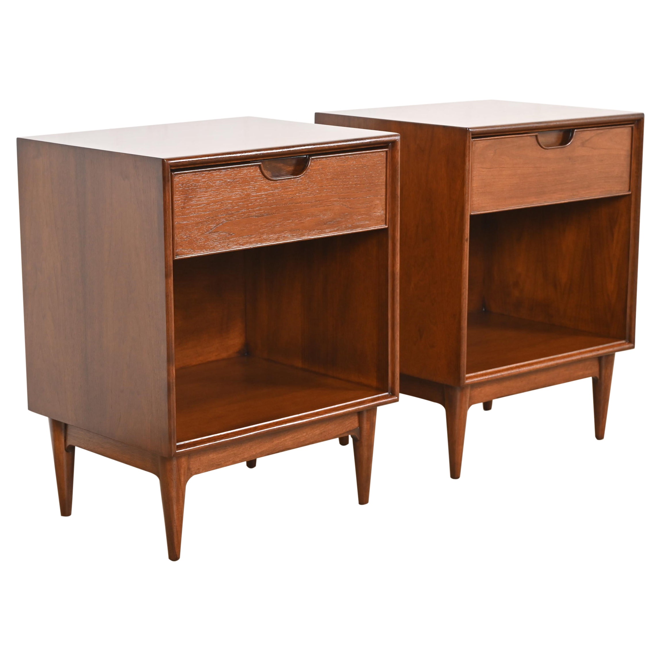 Henredon Mid-Century Modern Sculpted Walnut Nightstands, Newly Refinished For Sale
