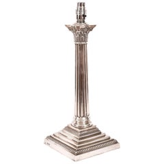 Columna corintia de plata antigua Lámpara de mesa Orfebres 1899 Siglo XIX