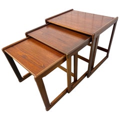 Mesas nido y apilables de madera