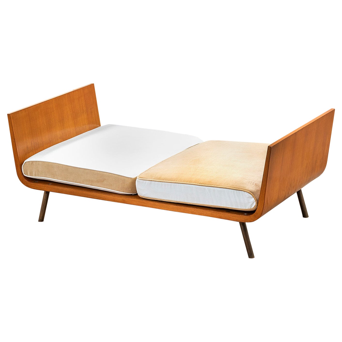 20th Century, Gio Ponti Wooden and fabric Bench im Angebot