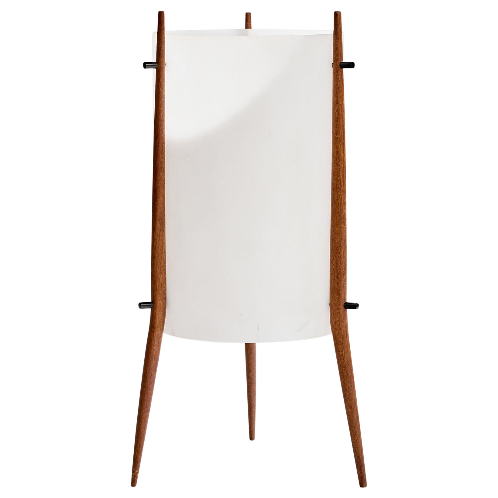 Designer italien, lampe de table, teck, acrylique, métal, Italie, années 1960 en vente