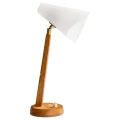 Falkenberg Belysning, lampe de table, laiton, Oak, acrylique, Suède, années 1960