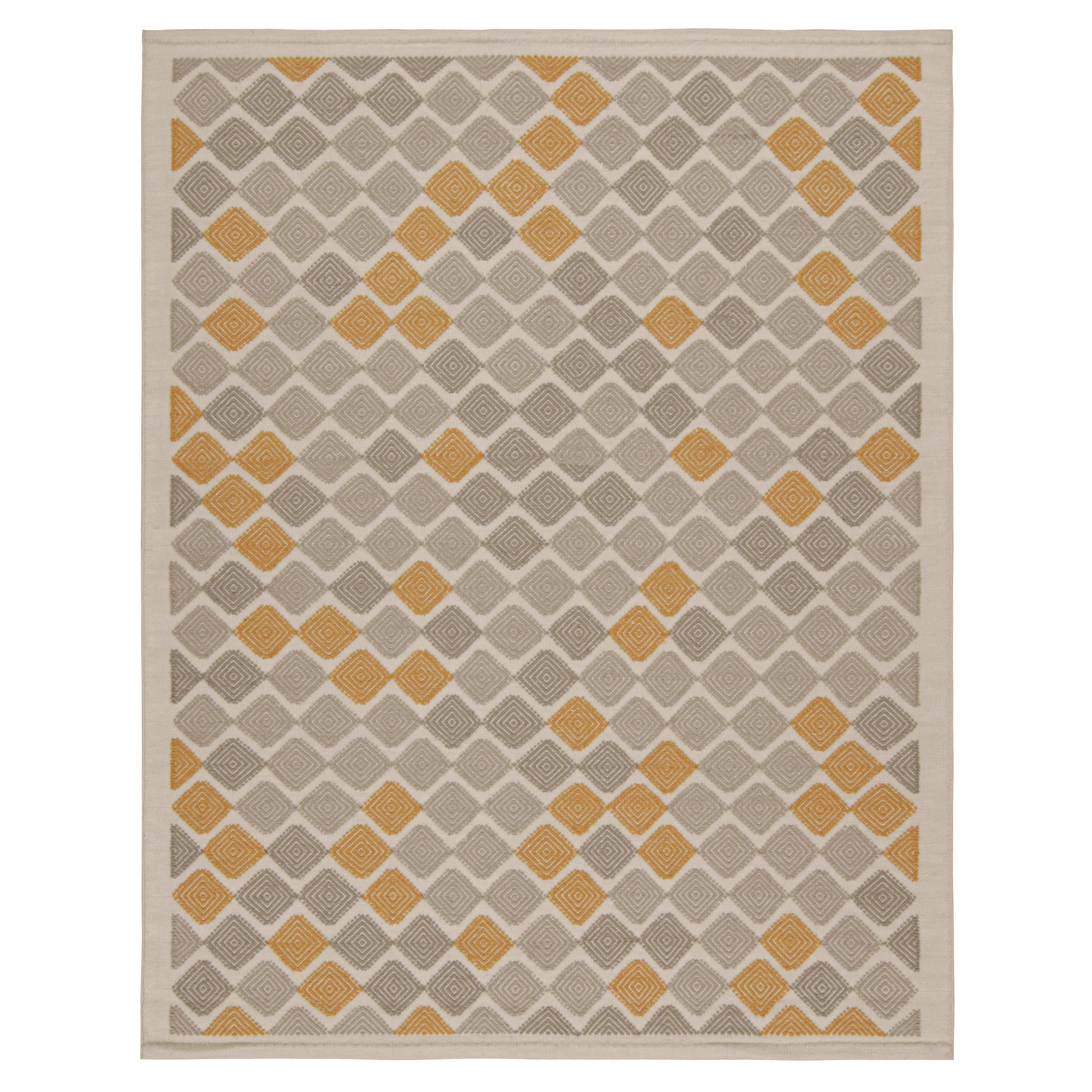 Tapis de style scandinave à motifs gris et or de Rug & Kilim en vente