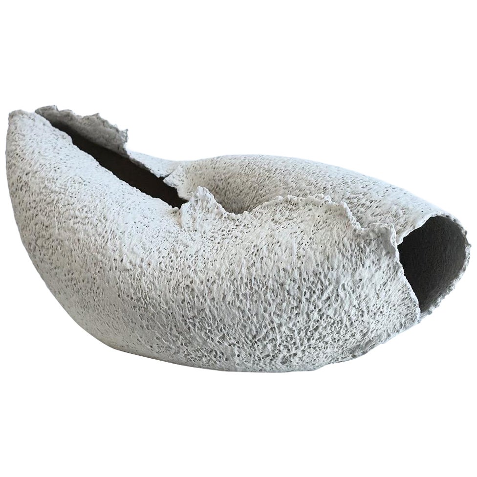 Porcelaine sculptée Vase ouvert. "Devenir #3 : Bridgette"