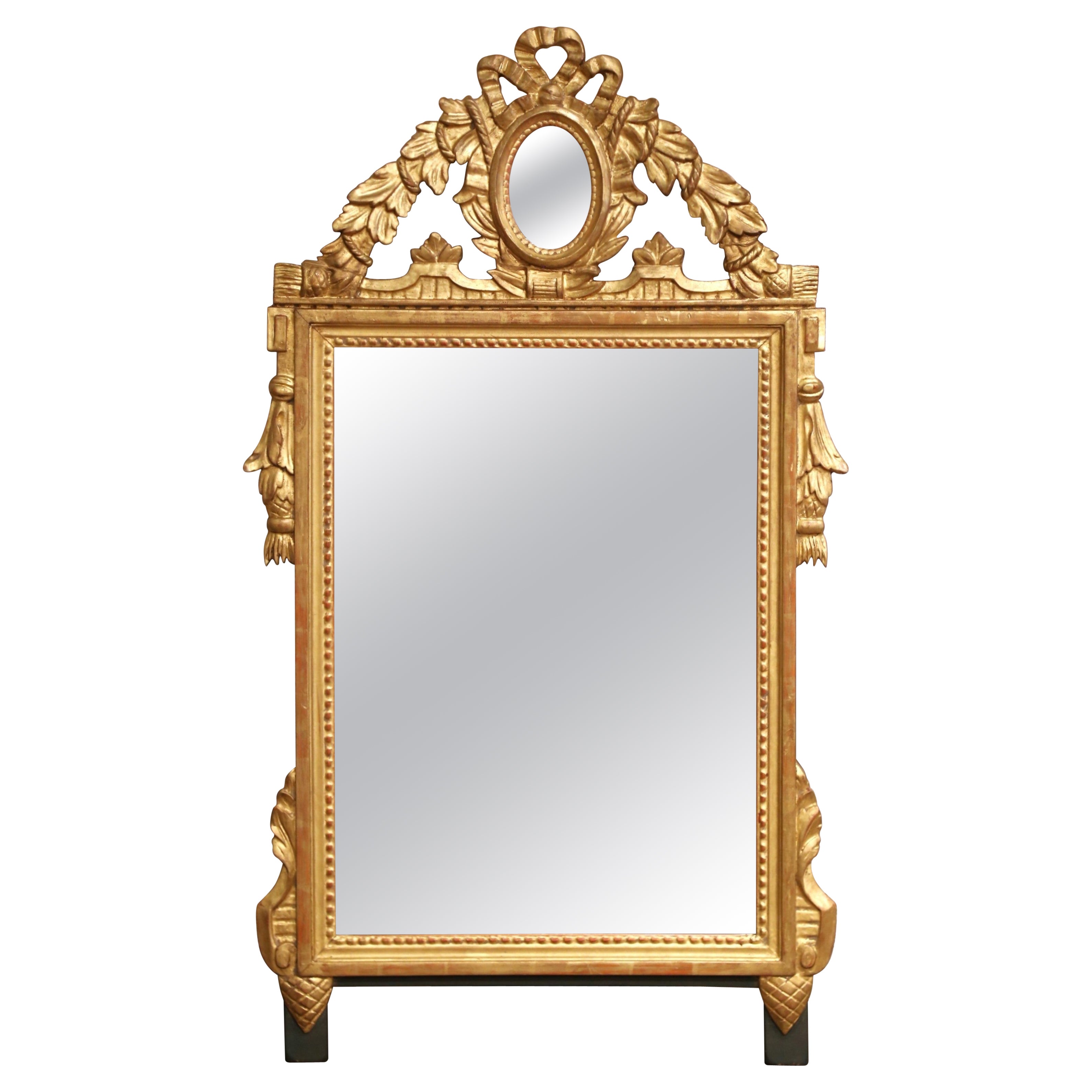 Specchio francese Luigi XVI del 19° secolo in legno dorato con inserto ovale e stemma dell'alloro