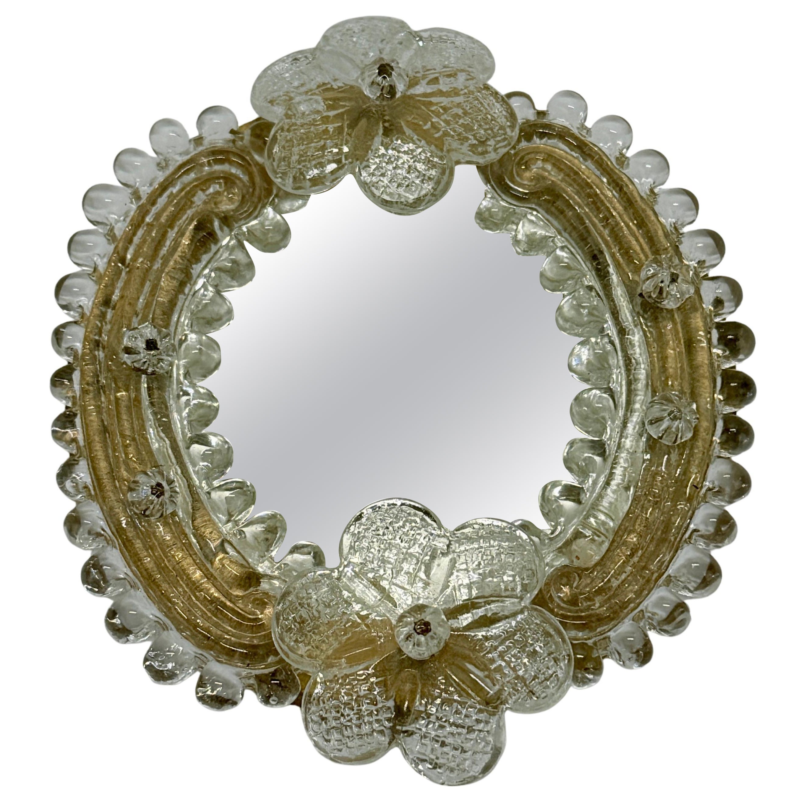 Specchio da parete in vetro veneziano d'epoca con fiori e foglie d'oro in vendita