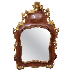 Petit miroir italien ancien de style rococo en bois sculpté et doré