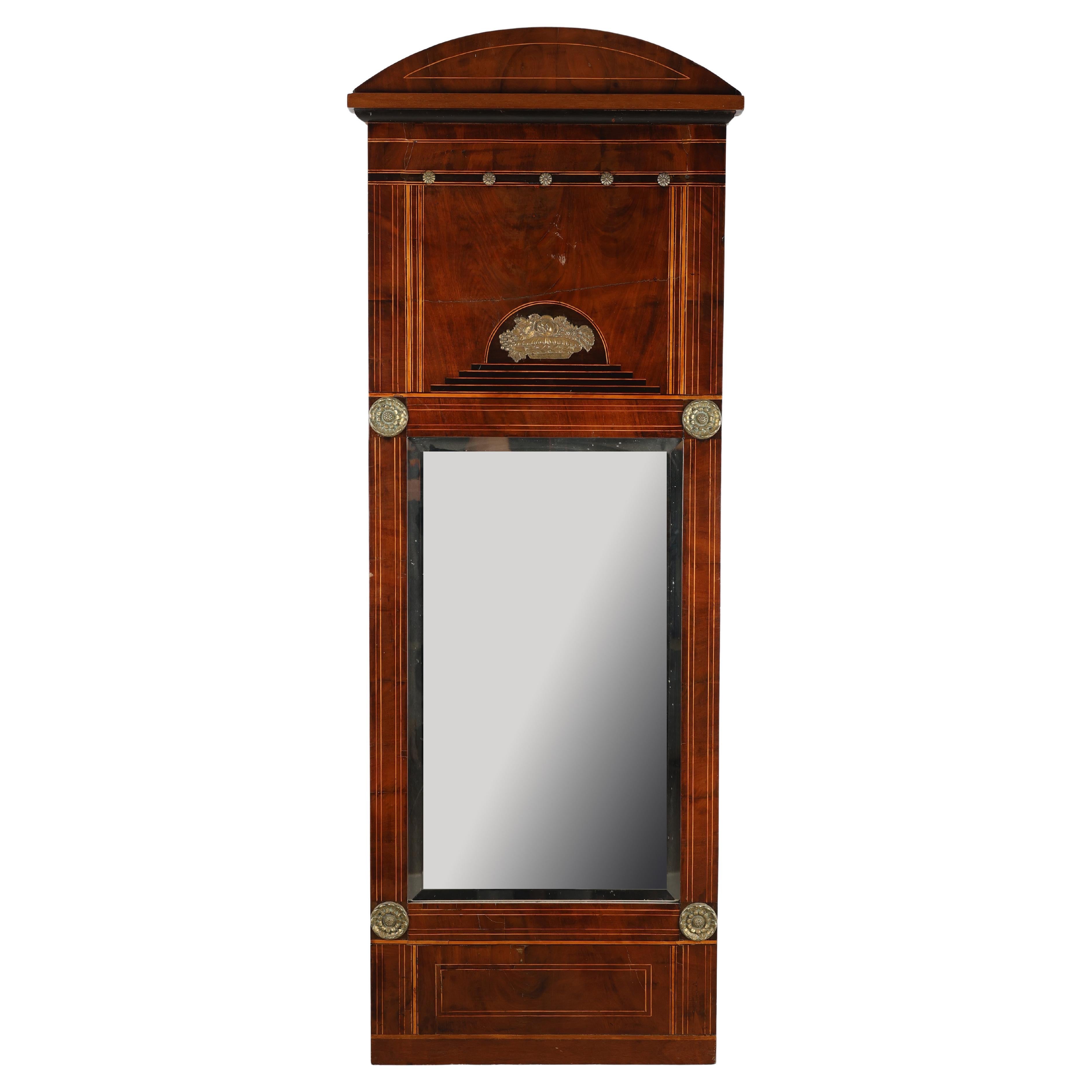 Grand miroir mural en acajou avec incrustations et bronze doré - 19e siècle en vente