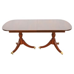 Kindel Furniture Mesa de comedor Georgian Flame de caoba con pedestal, repintada