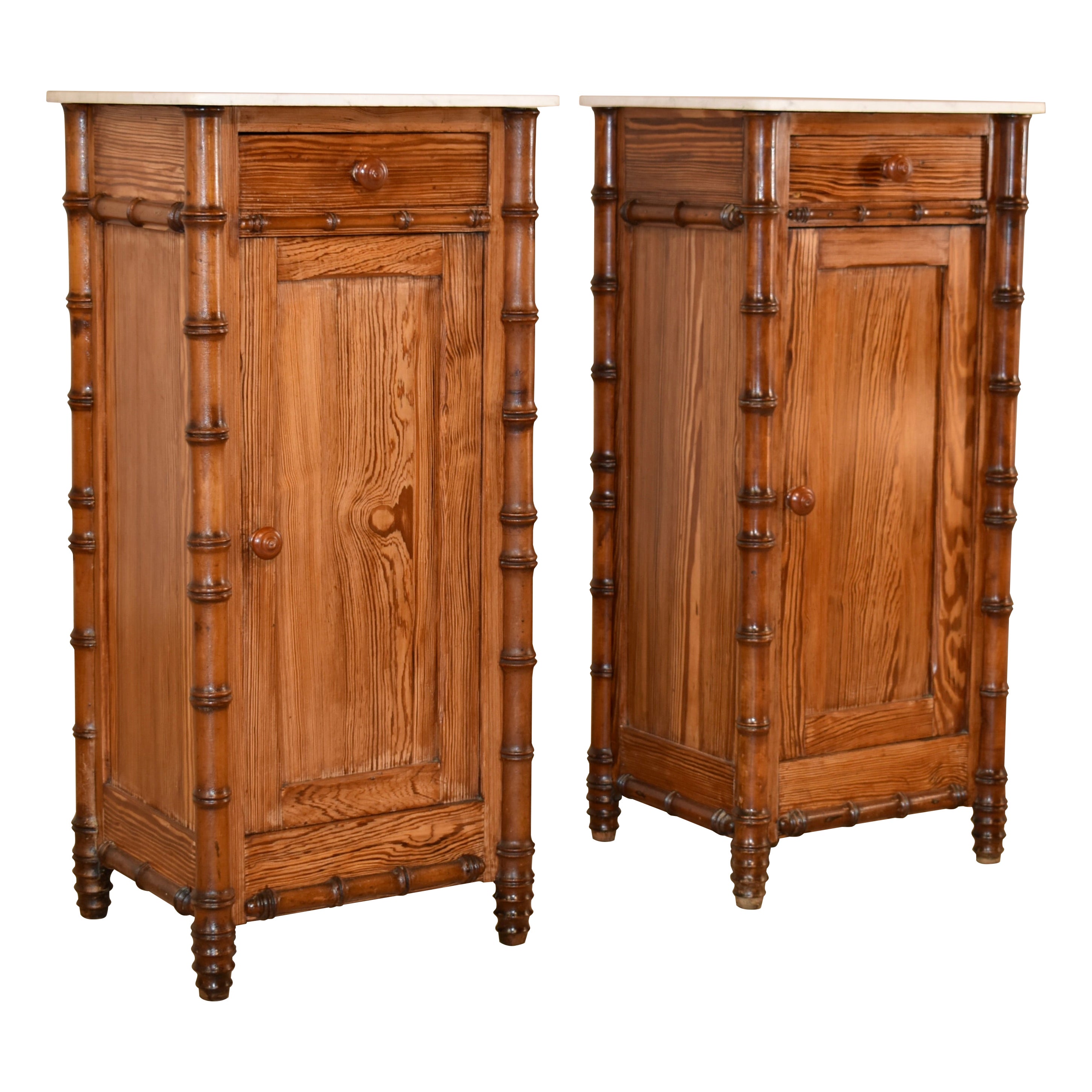 Paire de tables de chevet en pin du XIXe siècle, France en vente