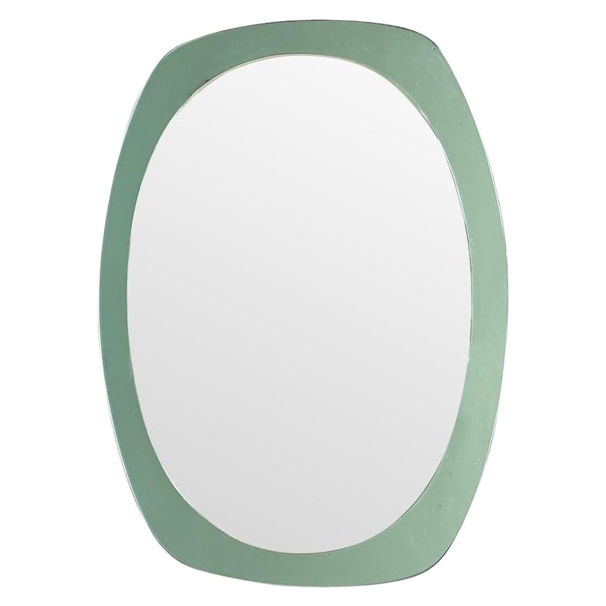 Miroir ovale italien de The Artful Green Arte des années 1960 avec cadre en miroir vert menthe.