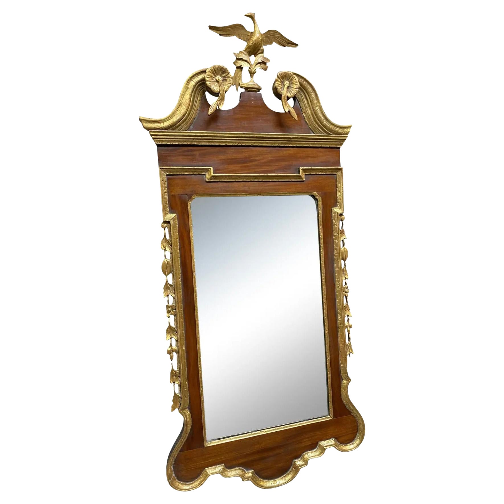 Miroir mural en acajou doré avec écusson en forme de phénix, style fédéral du 19e siècle