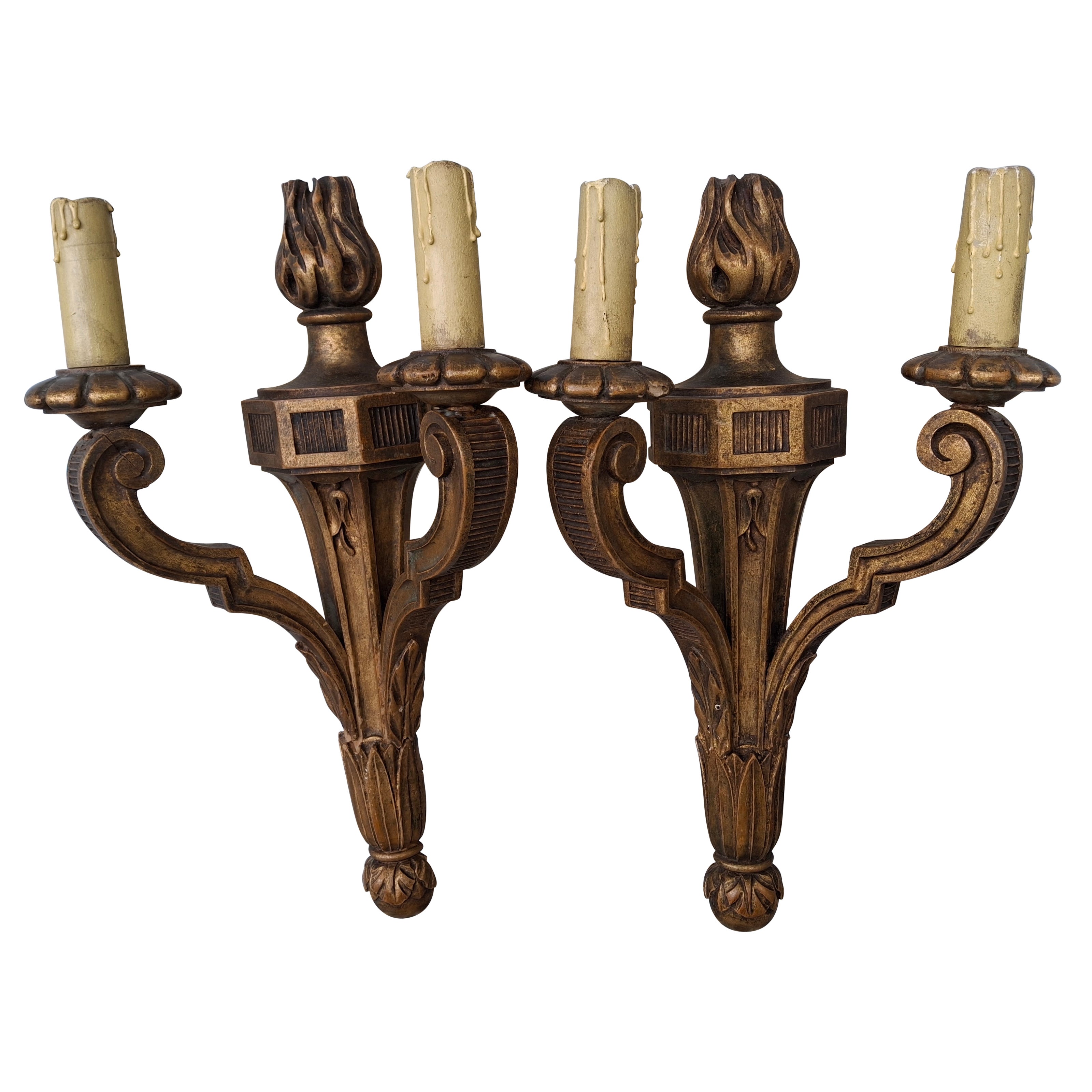 Paire d'appliques murales en bois sculpté et doré de style Empire français du XIXe siècle - Unelectrified en vente