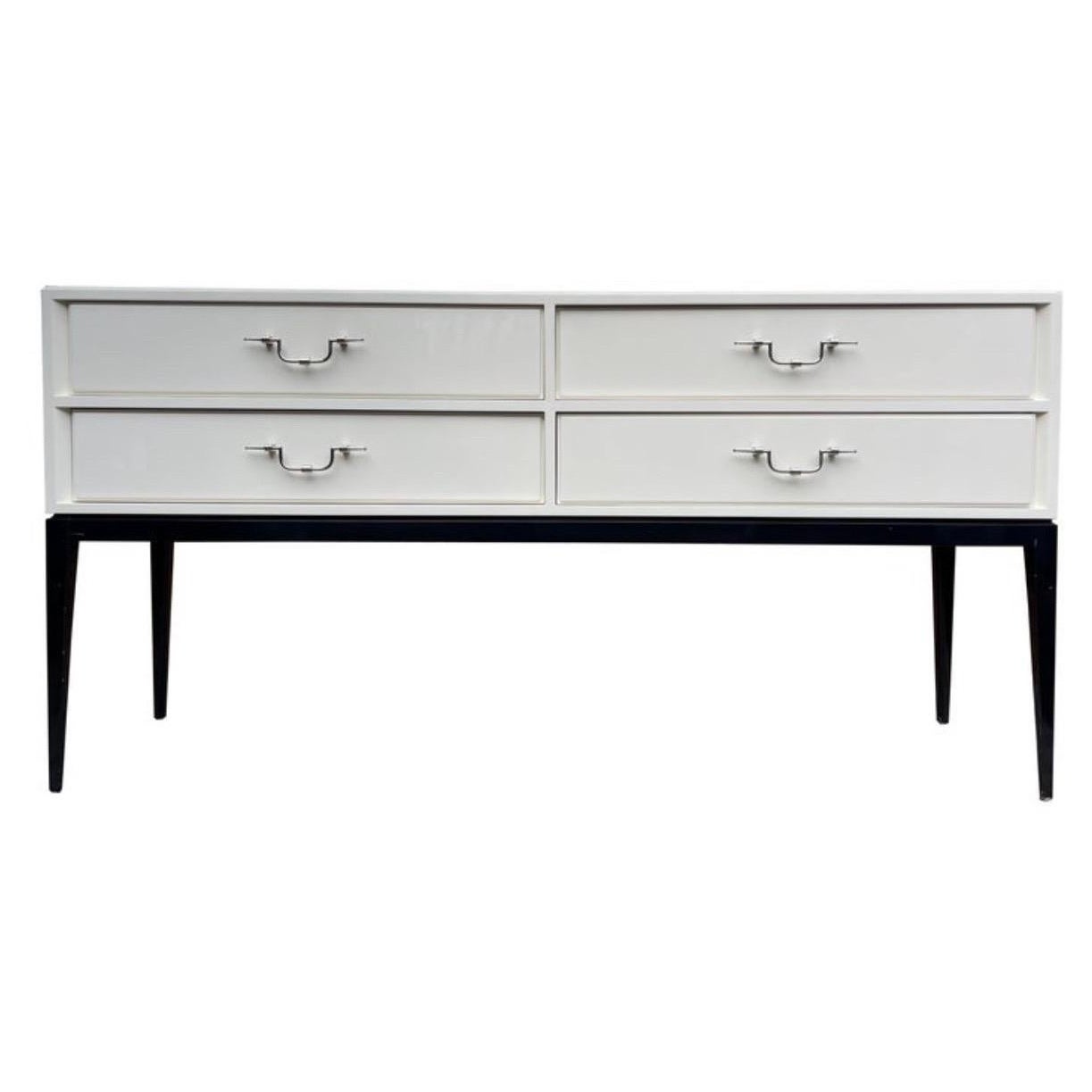 Tommi Parzinger 4 tiroirs laqués blancs Table console crédence W/ tiroirs en vente