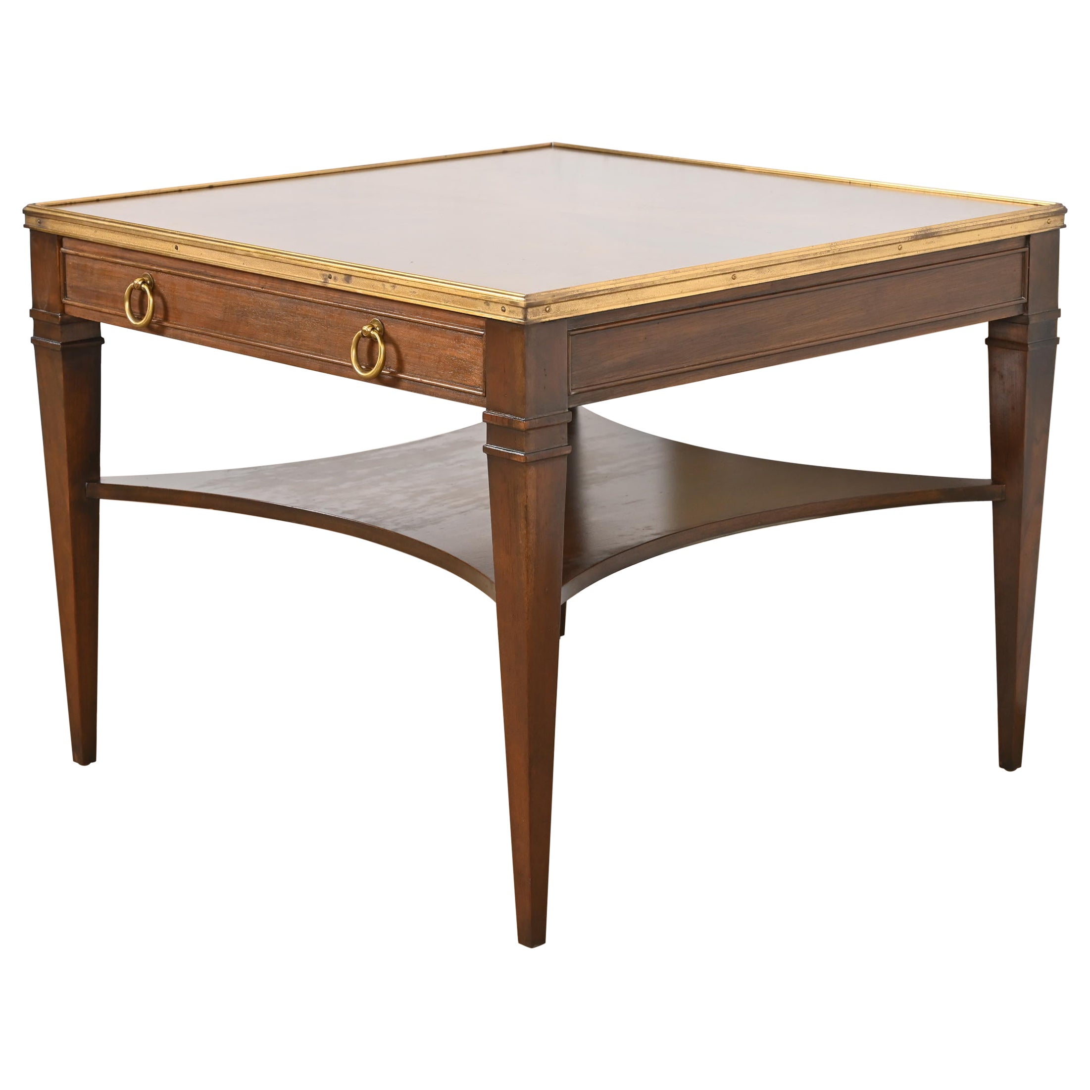Baker Furniture Mesa de Té Luis XVI de la Regencia Francesa de Nogal Burilado y Latón en venta