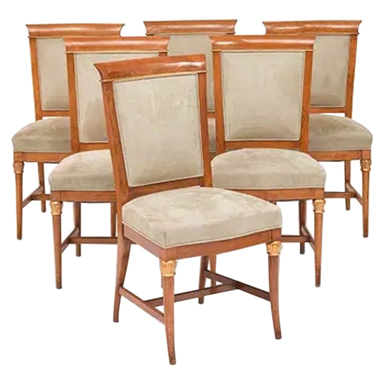 Ensemble de six chaises de style Biedermeier avec tapisserie en daim en vente