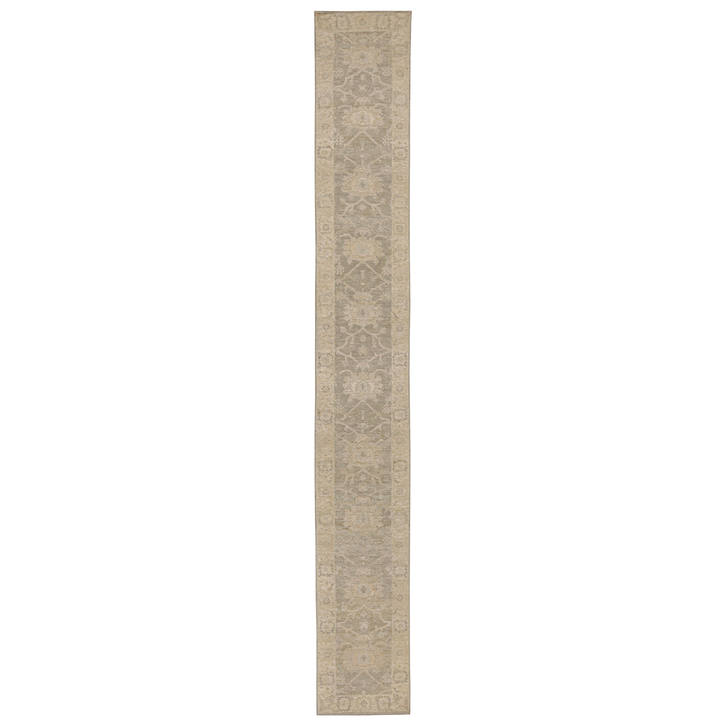 Rug & Kilim's Oushak Style Läufer in Beige/Braun, mit floralen Mustern