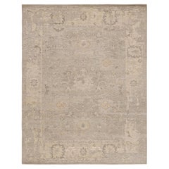 Tappeto in stile Oushak di Rug & Kilim in grigio e beige con motivo floreale all over