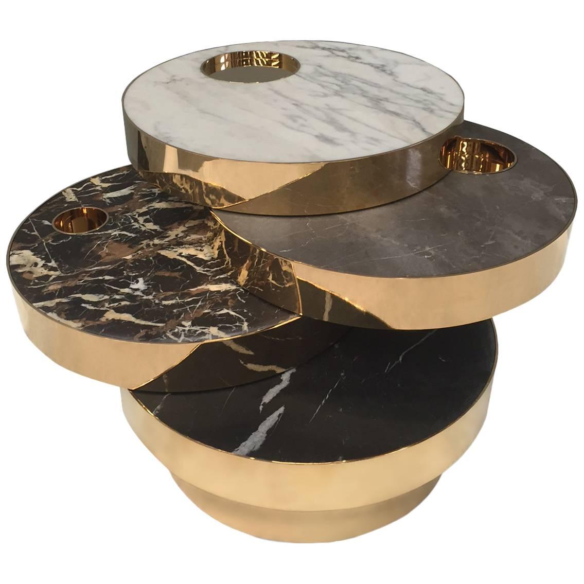 Petite table centrale cinétique Solaris en marbre et laiton plaqué or 18 carats