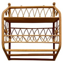 Estantería de pared de bambú y ratán