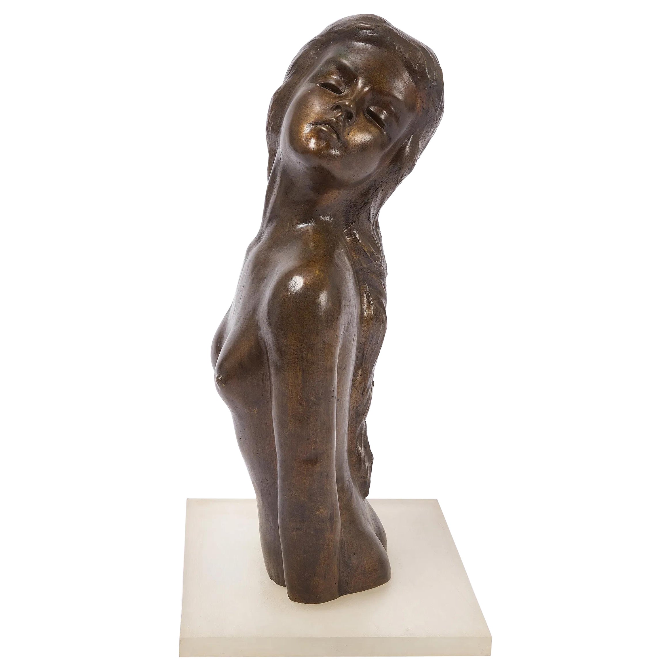 "Buste de femme" Sculpture en bronze de Victor Salmones en vente