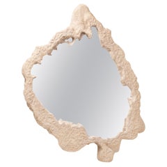 Un bel esprit • Miroir organique sculptural en grès par Odditi