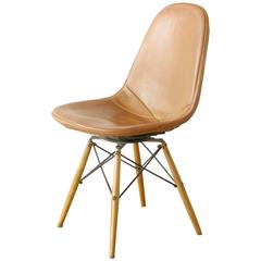 Eames Dowel Leg Swivel Chair