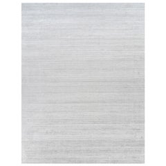 Rug & Kilim's übergroßer Strukturteppich in massivem Grau und Off-White-Streifen