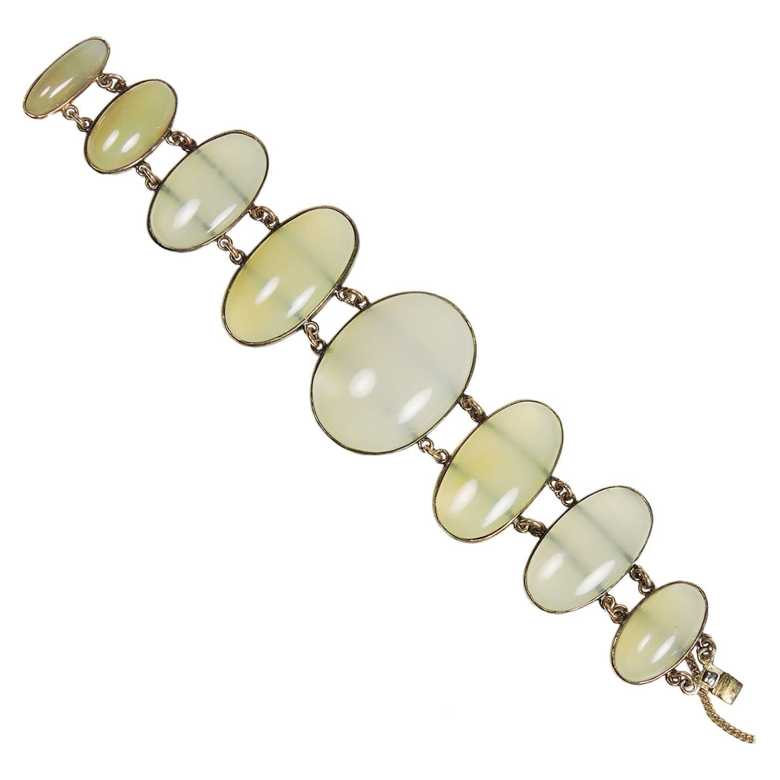Vintage Graduated Transluscent White Cabochon Agate and Yellow Gold Bracelet 