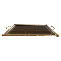 Bandeja de bambú sintético Hollywood Regency italiano de los años 70 en metal dorado