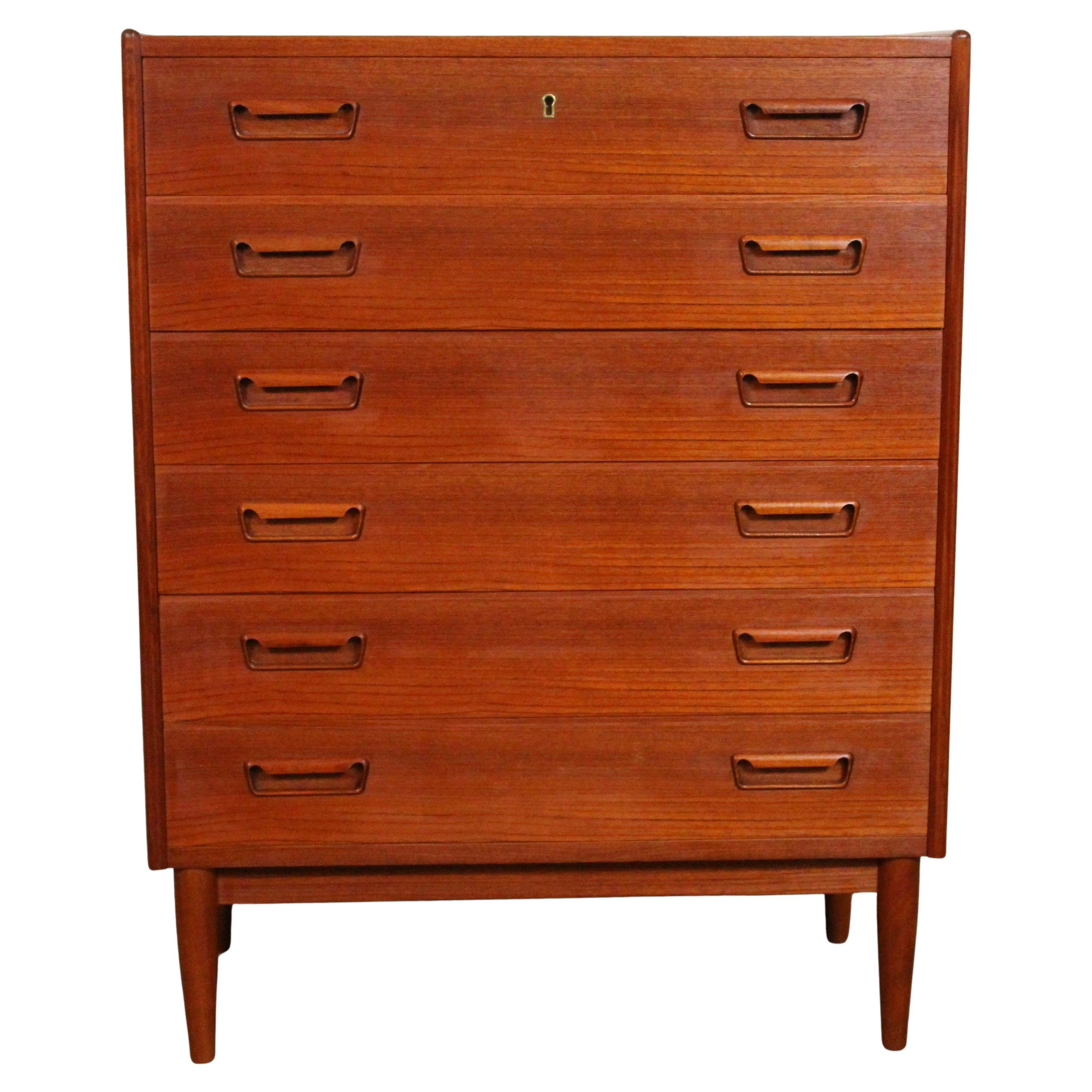 Commode en teck moderne du milieu du siècle