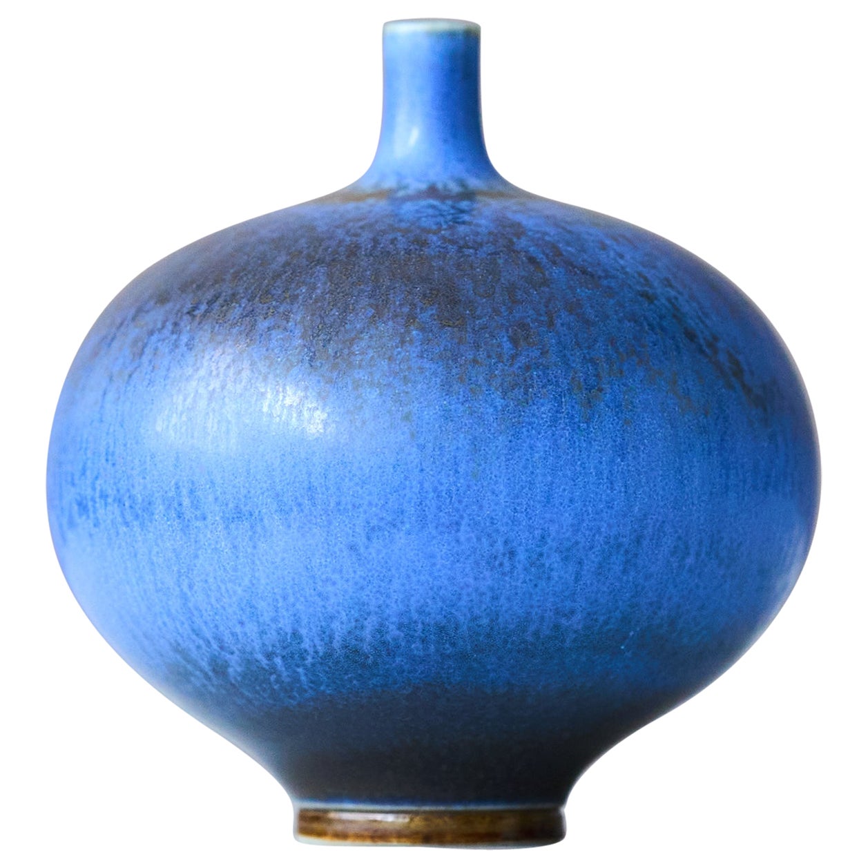 Vaso in miniatura in gres blu di Berndt Friberg. Studio A Gustavsberg Svezia 1960