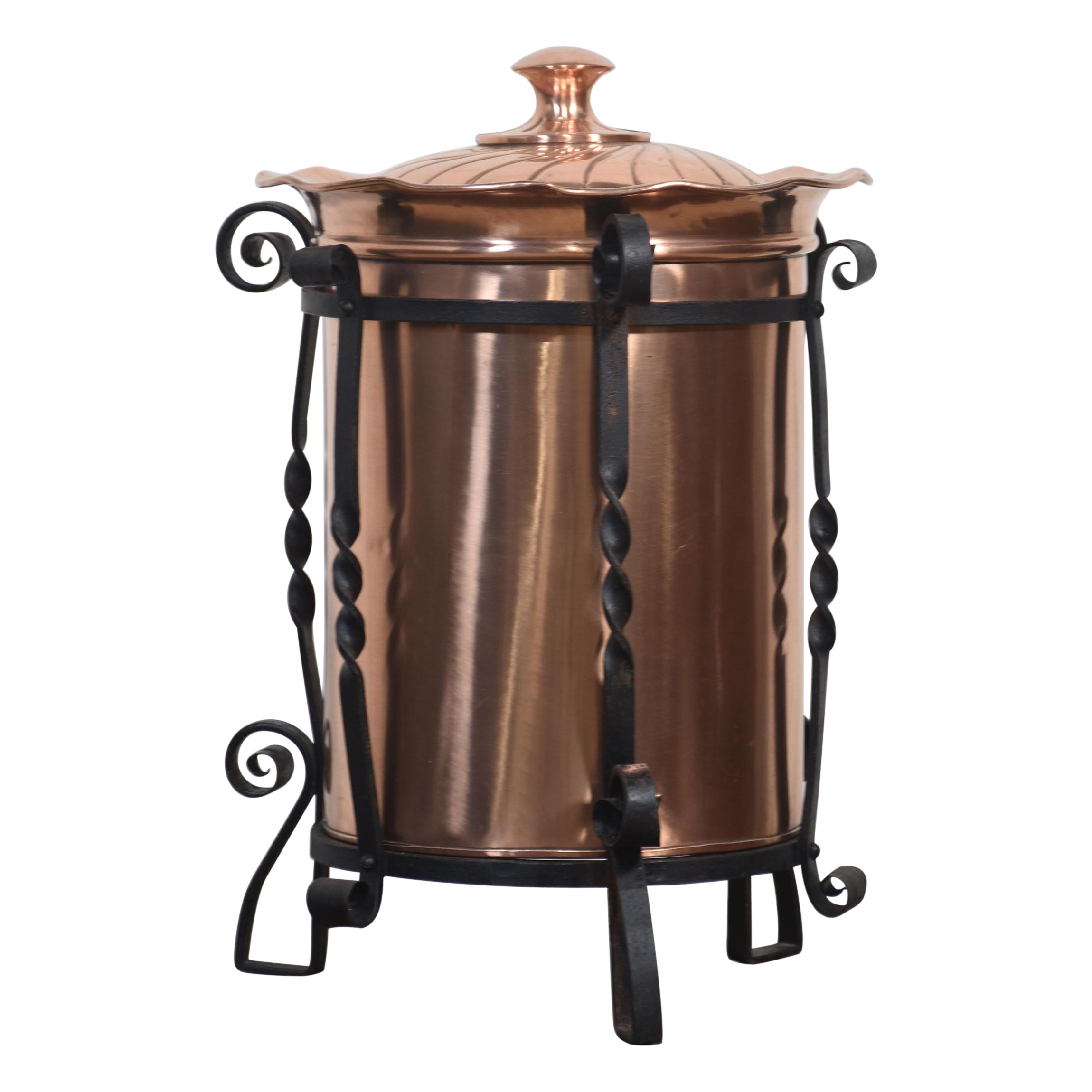 Arts and Crafts circular copper coal bucket For Sale