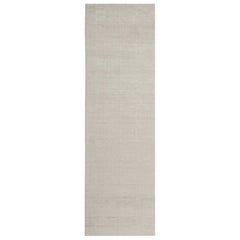 Rug & Kilims schlichter, moderner Teppich in massivem Silber und Off-White Ton-in-Ton
