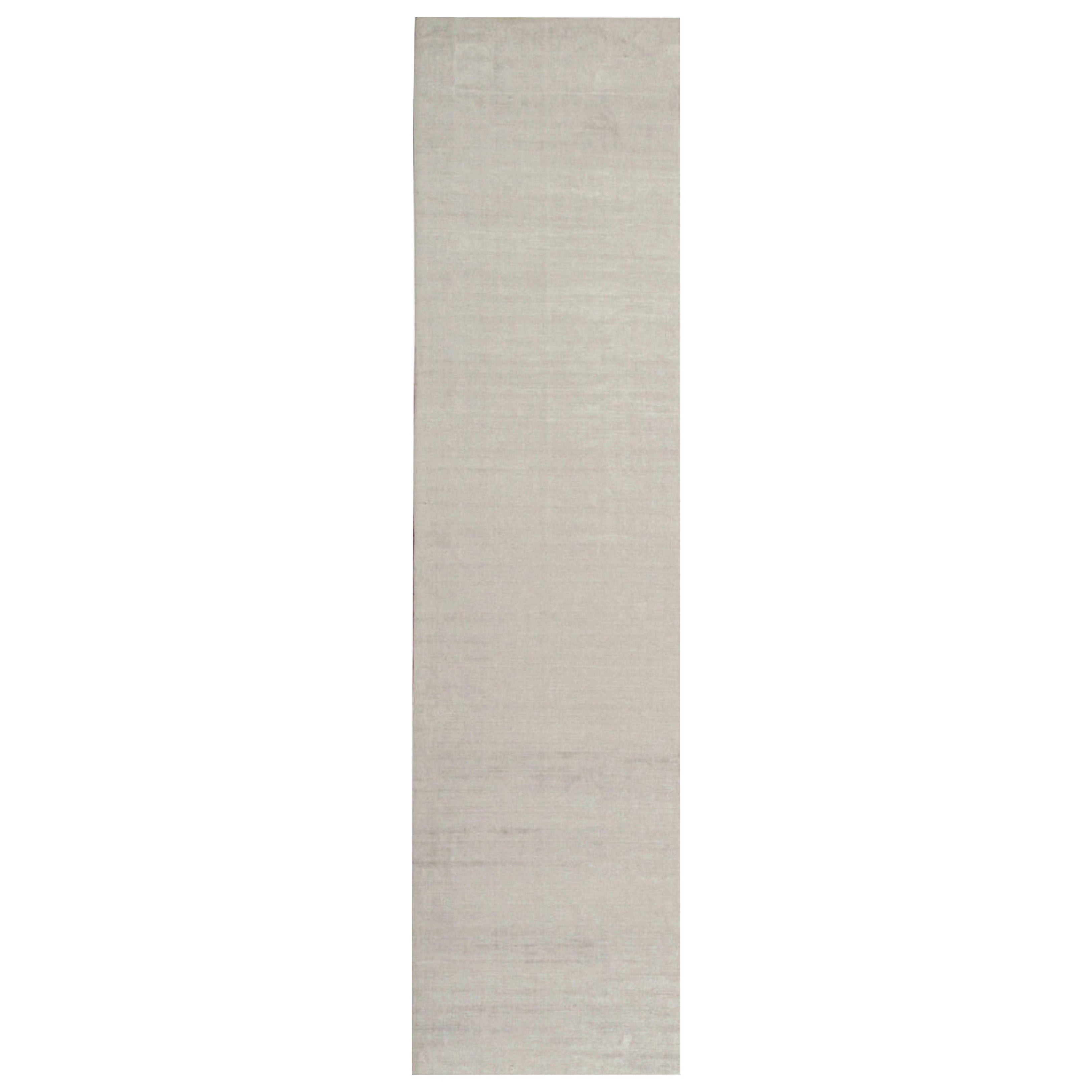 Rug & Kilims schlichter, moderner Teppich in massivem Silber und Off-White Ton-in-Ton