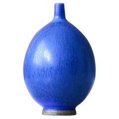 Vaso in miniatura in gres blu di Berndt Friberg. Studio A Gustavsberg Svezia 1960